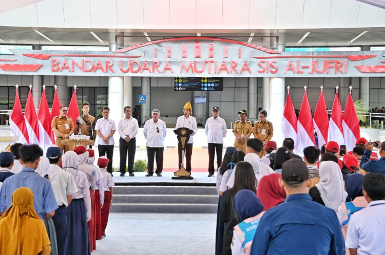 Presiden Joko Widodo didampingi sejumlah menteri  meresmikan 4 bandara di Sulawesi, Dokumentasi Kemenhub.