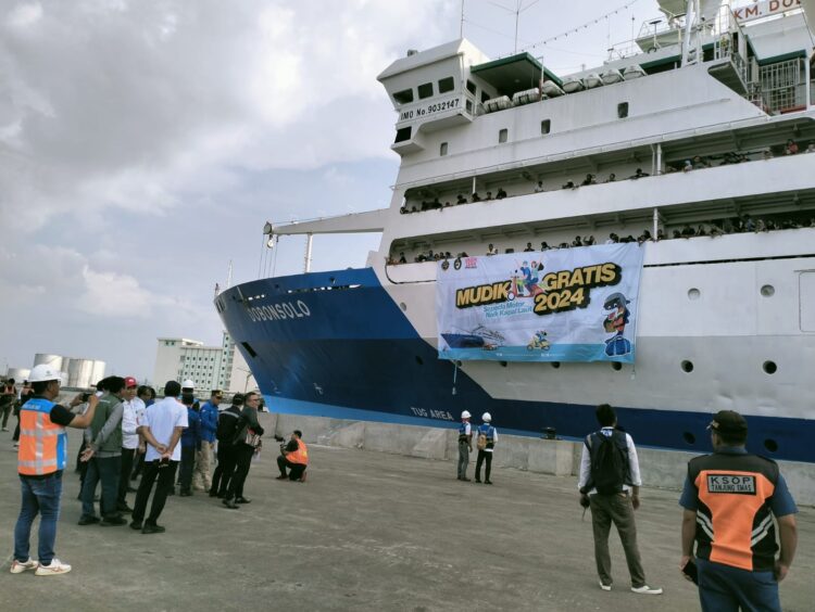 Kapal pengangkut mudik gratis sepeda motor dari Semarang ke Jakarta. Dokumentasi Kemenhub.