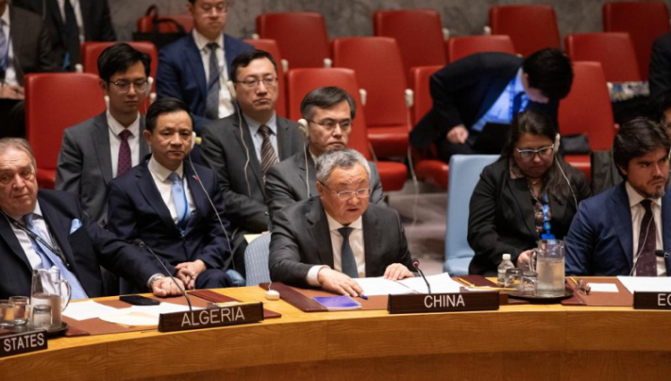 Fu Cong (tengah, depan), perwakilan tetap China untuk PBB, berbicara pada debat terbuka tingkat tinggi Dewan Keamanan PBB mengenai masalah Palestina-Israel di markas besar PBB di New York, pada tanggal 18 April 2024.