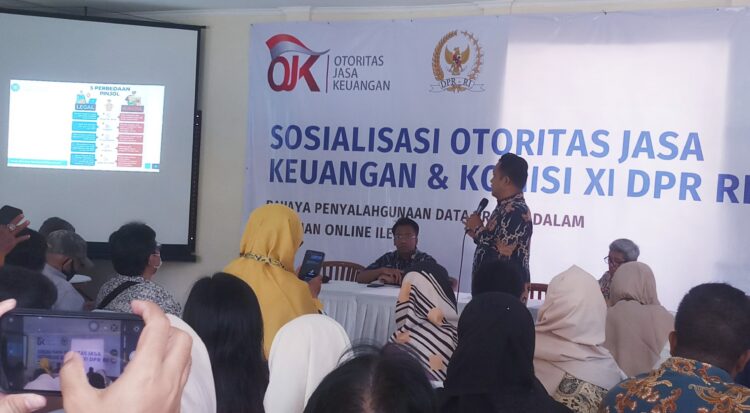 Sosialisasi OJK-Komisi XI DPR RI tentang 'Bahaya penyalahgunaan data pribadi dalam pinjaman online' di Jakarta, Senin (22/4), foto KS