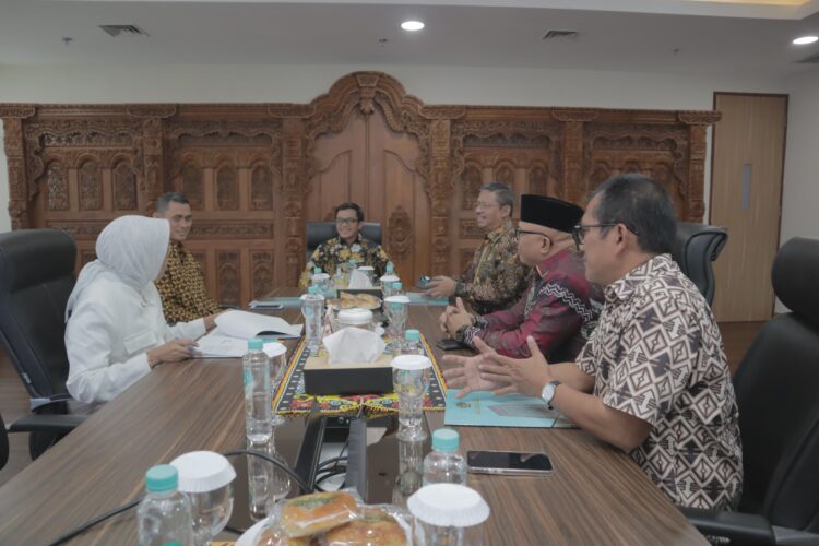 Kaban Litbang dan Diklat Kemenag Suyitno audiensi ke Dirjen Pendidikan Tinggi, Riset dan Teknologi Kemendikbudristek Abdul Haris di Jakarta.