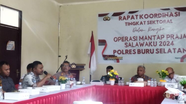 Suasana rakor lintas sektoral dalam rangka operasi mantap praja salawaku 2024, di gedung B Polres Buru Selatan, Provinsi Maluku