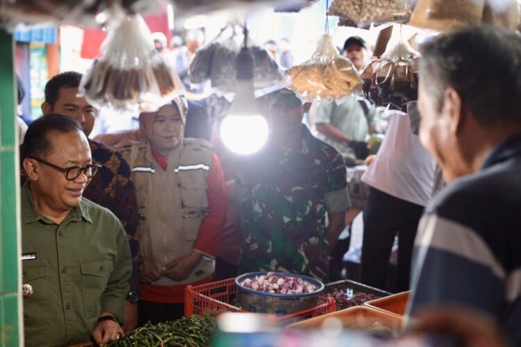 Pj.Walikota Bekasi Gani Muhamad di Pasar Baru, Bekasi Timur