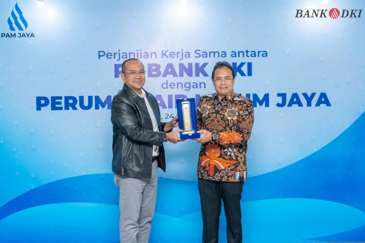 Perjanjian Kerja Sama ditandatangani oleh Direktur Utama Bank DKI, Agus H. Widodo, dan Direktur Utama PAM Jaya, Arief Nasrudin pada Selasa (24/12) di Jakarta.