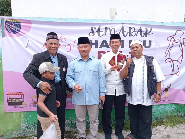 Walikota terpilih Depok Supian Suri, bersama  RW dan pejabat llurah