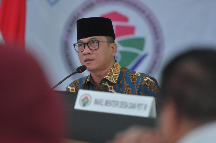 Menteri Desa dan Pembangunan Daerah Tertinggal (Mendes PDT) Yandri Susanto menyosialisasikan Peraturan Menteri Desa (Permendesa) Nomor 2 Tahun 2025 tentang Petunjuk Operasional atas Fokus Penggunaan Dana Desa Tahun 2025 di Ruang Kendali Kemendes PDT, Rabu (08/01/2025). (Foto: Kemendes PDT)